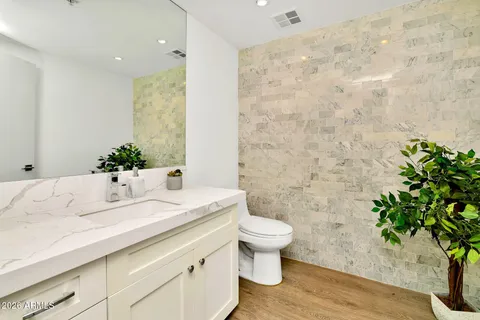 $1,275,000 | 7137 East Rancho Vista Drive, Unit 7008, Scottsdale, AZ 85251