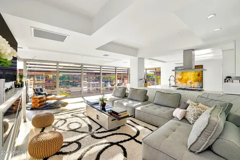 $1,275,000 | 7137 East Rancho Vista Drive, Unit 7008, Scottsdale, AZ 85251