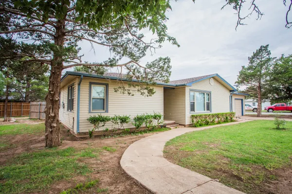 $210,000 | 402 17th Street, Levelland, TX 79336