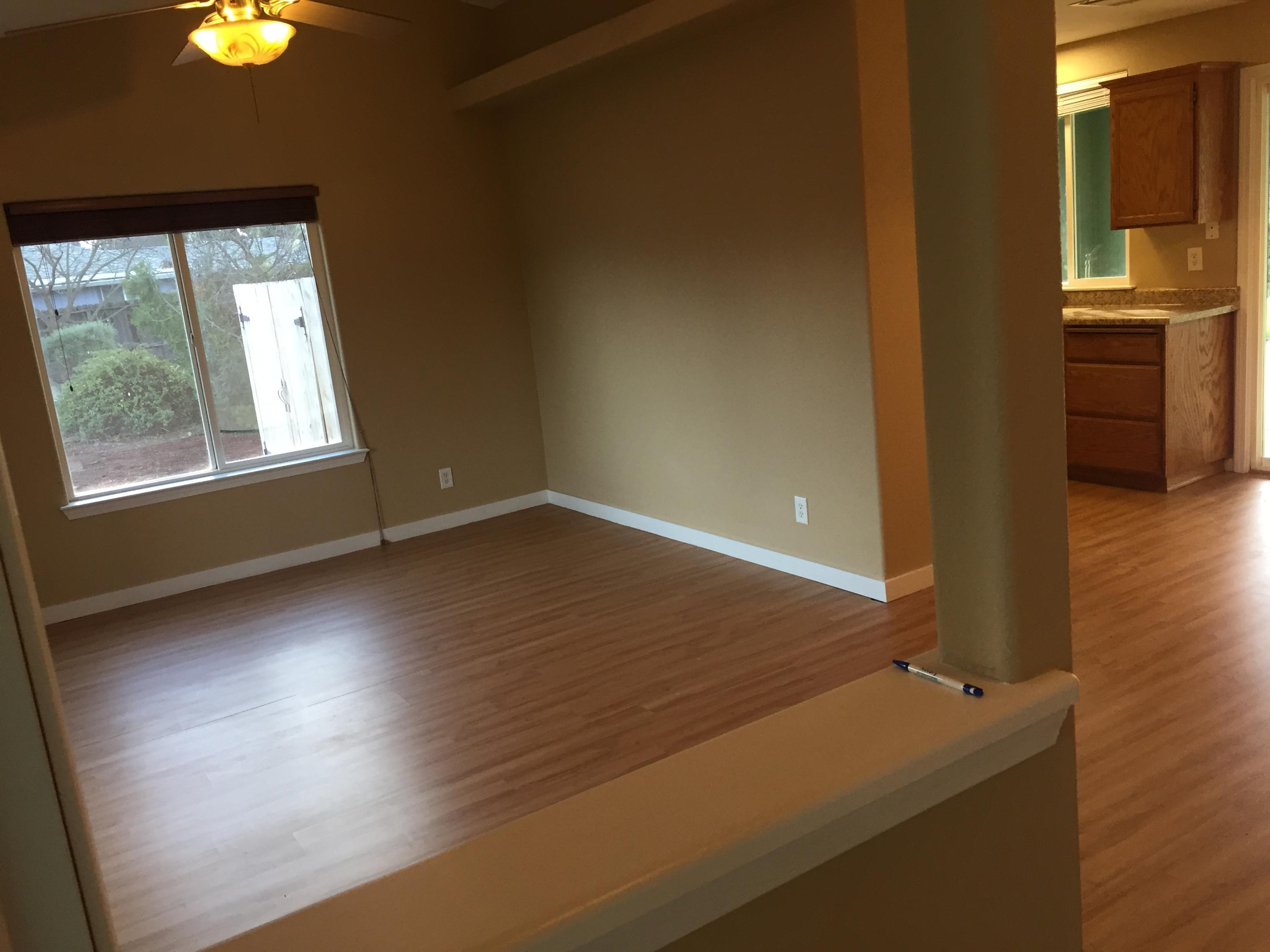 2330 Oxford Road Redding, CA 96002 - Photo 5 of 23 Living room