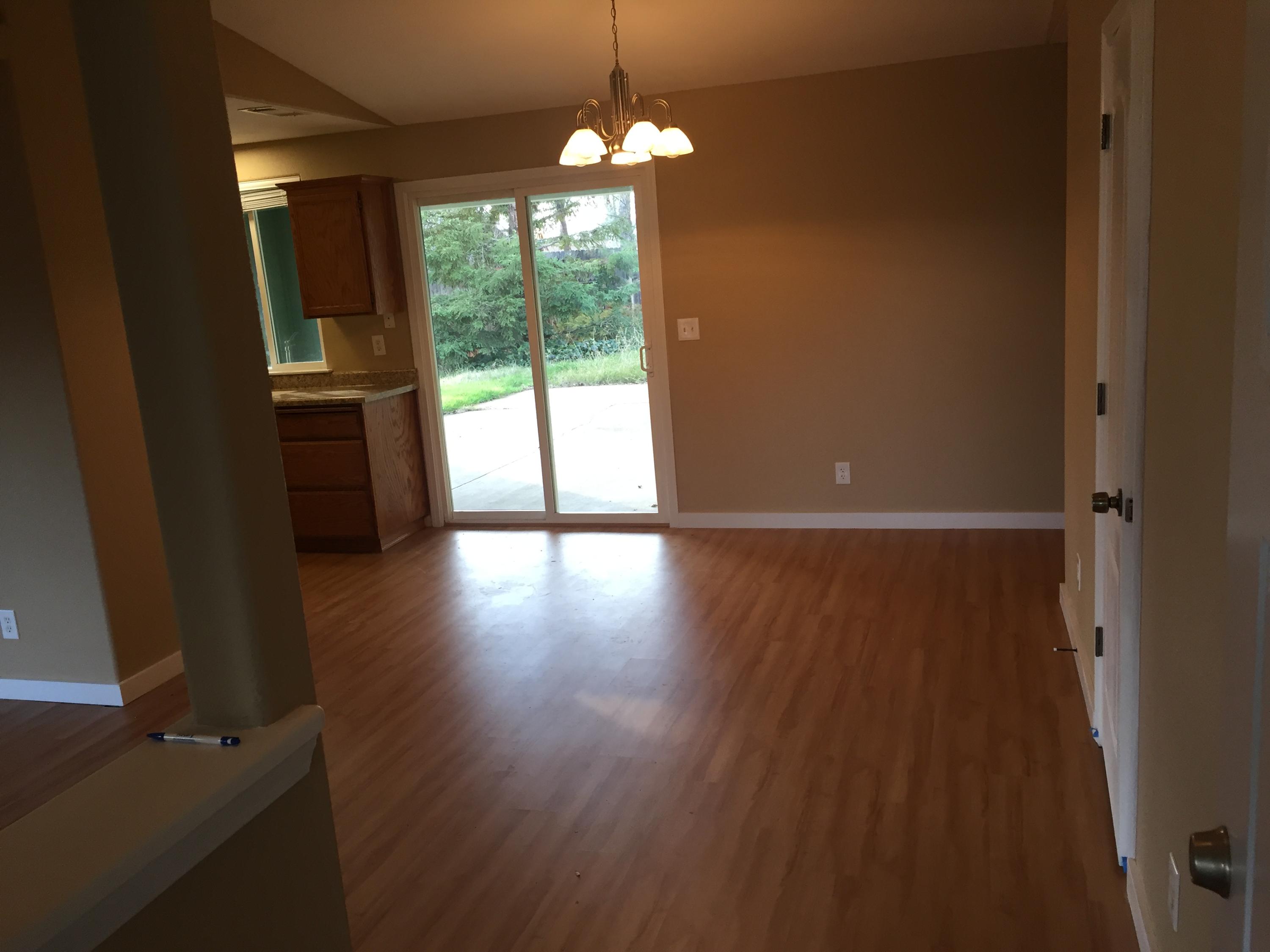 2330 Oxford Road Redding, CA 96002 - Photo 7 of 23 Living room