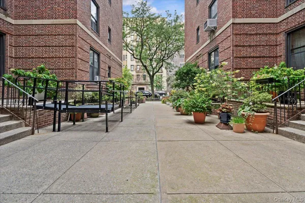 $495,000 | 117 Seaman Avenue, Unit 4C | Inwood