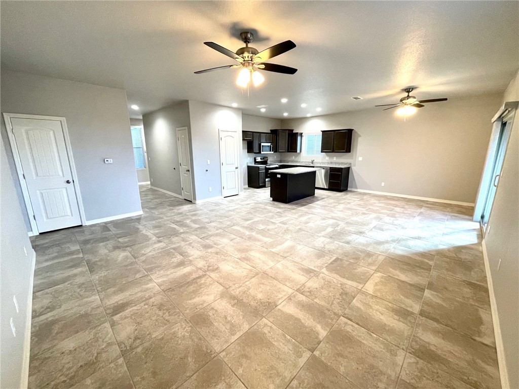 5547 Eagle View Road Kingman, AZ 86409 - Photo 11 of 34 Living Room