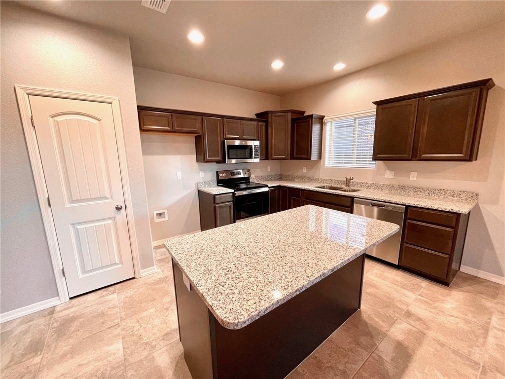 5547 Eagle View Road Kingman, AZ 86409 - Photo 13 of 34 Kitchen