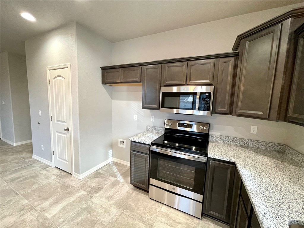 5547 Eagle View Road Kingman, AZ 86409 - Photo 16 of 34 Kitchen