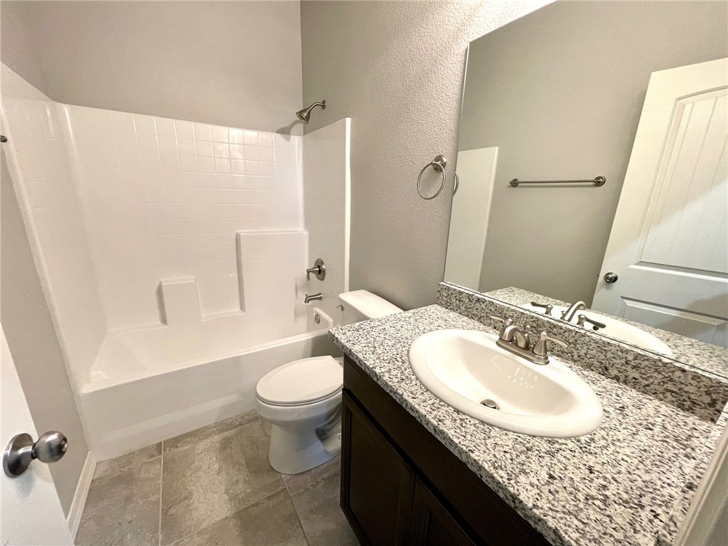 5547 Eagle View Road Kingman, AZ 86409 - Photo 17 of 34 Bathroom
