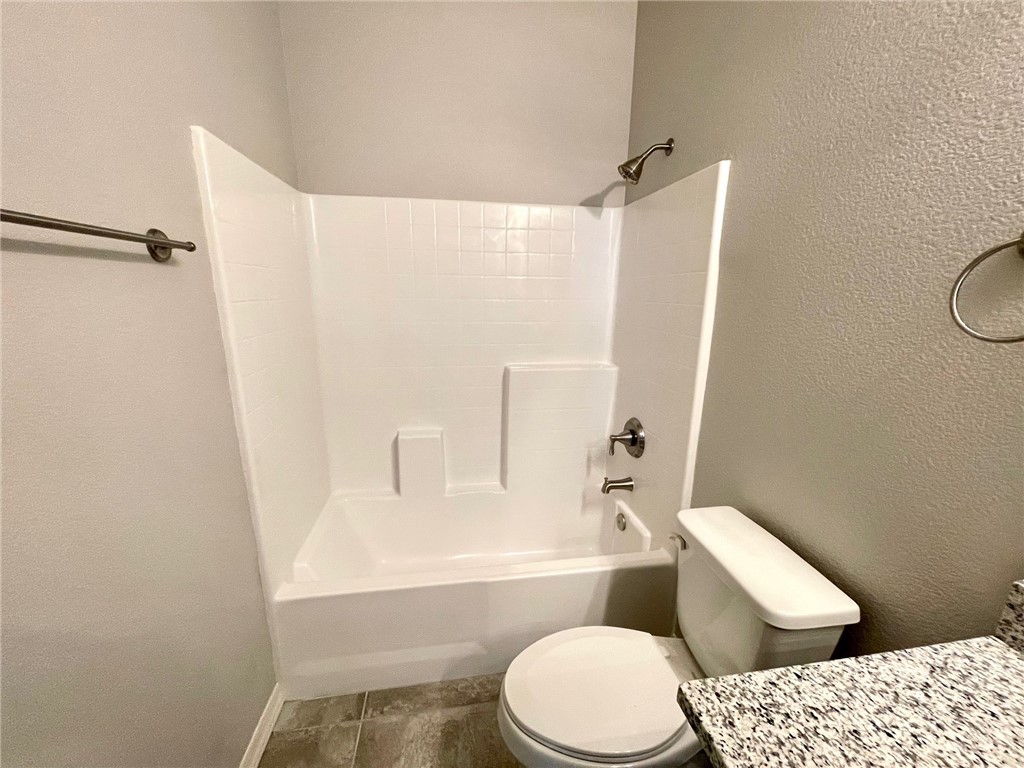 5547 Eagle View Road Kingman, AZ 86409 - Photo 18 of 34 Bathroom