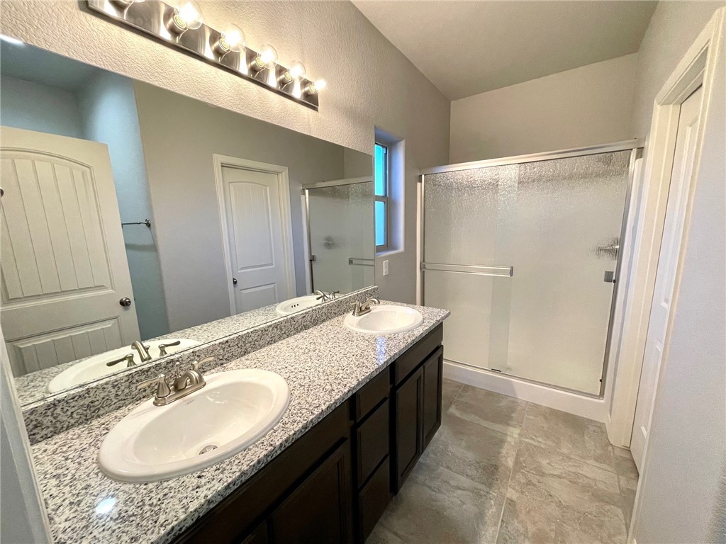 5547 Eagle View Road Kingman, AZ 86409 - Photo 25 of 34 Bathroom
