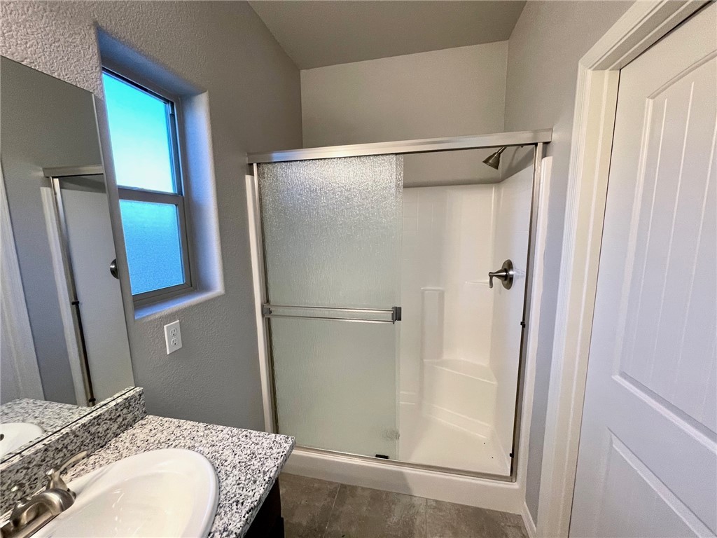 5547 Eagle View Road Kingman, AZ 86409 - Photo 27 of 34 Bathroom