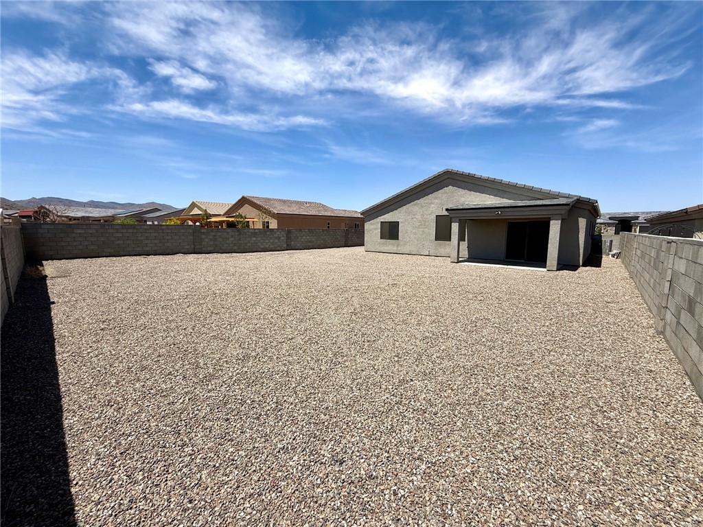 5547 Eagle View Road Kingman, AZ 86409 - Photo 31 of 34 Yard