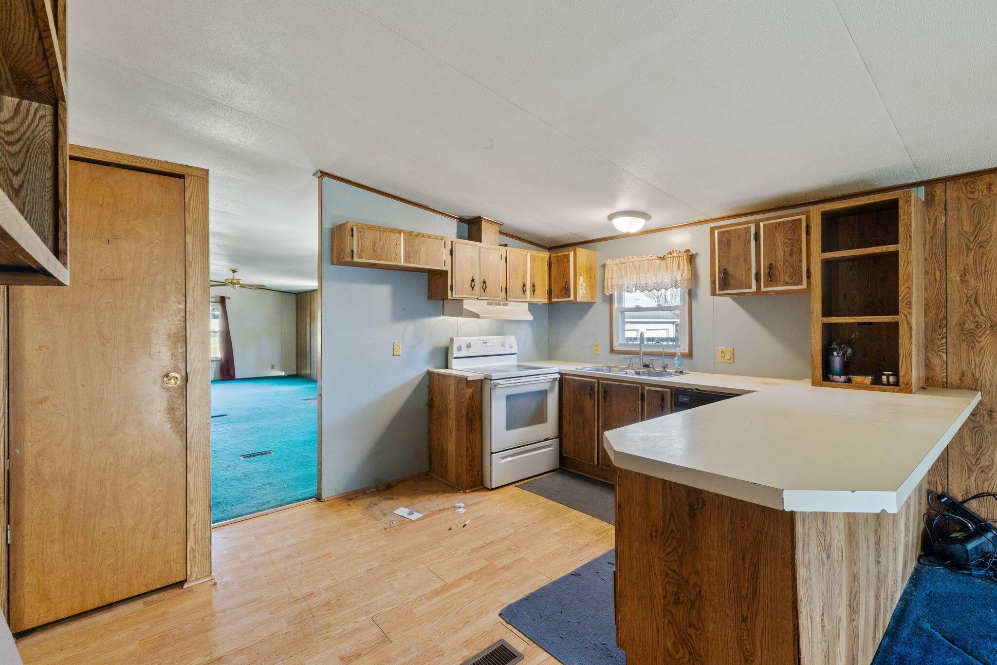 2140 Stemen Road Northwest Baltimore, OH 43105 - Photo 15 of 44 Kitchen - 2140 Stemen Road NW, Baltimore, OH 43105