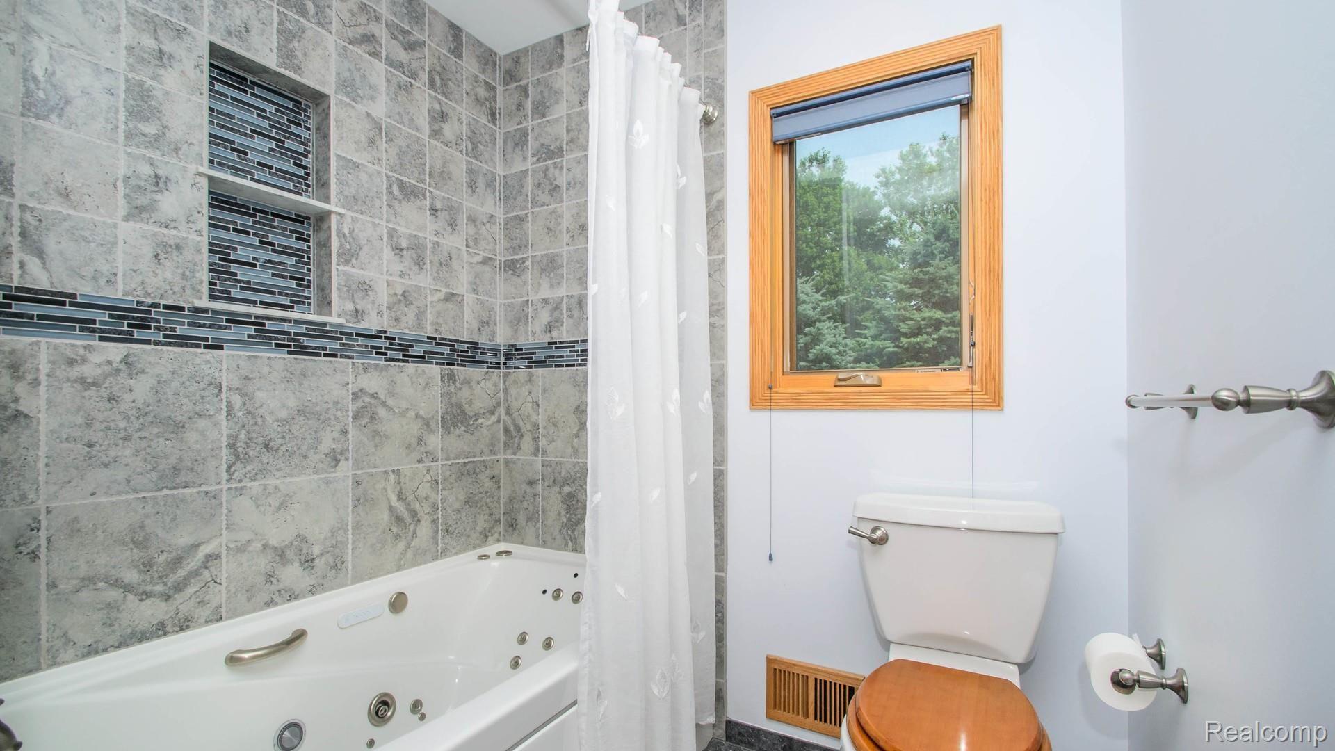 3949 West Schafer Road Pinckney, MI 48169 - Photo 39 of 59 044_21.jpg
