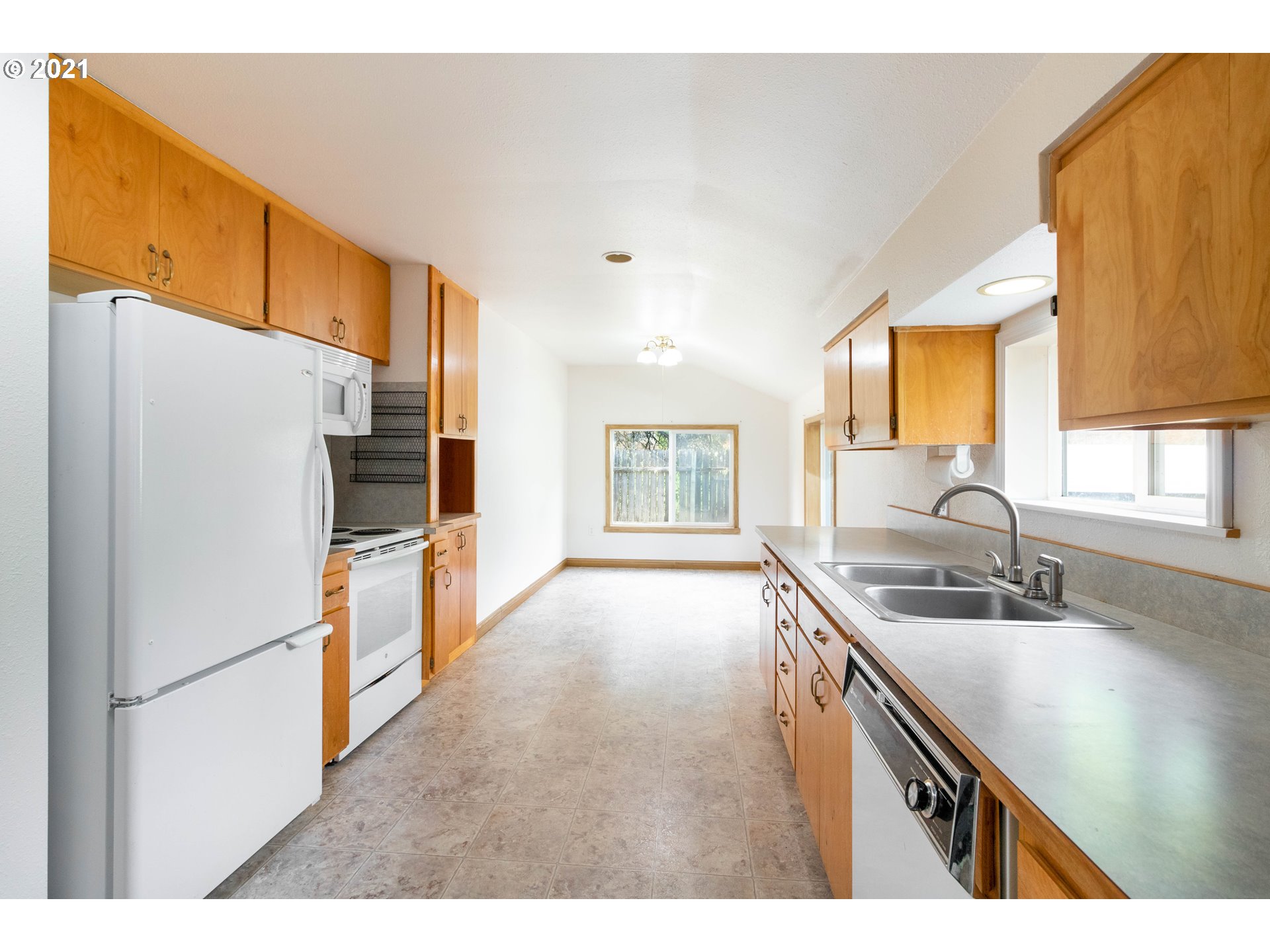 131 Slide Creek Road Myrtle Creek, OR 97457 - Photo 11 of 29 Gallery Image 11