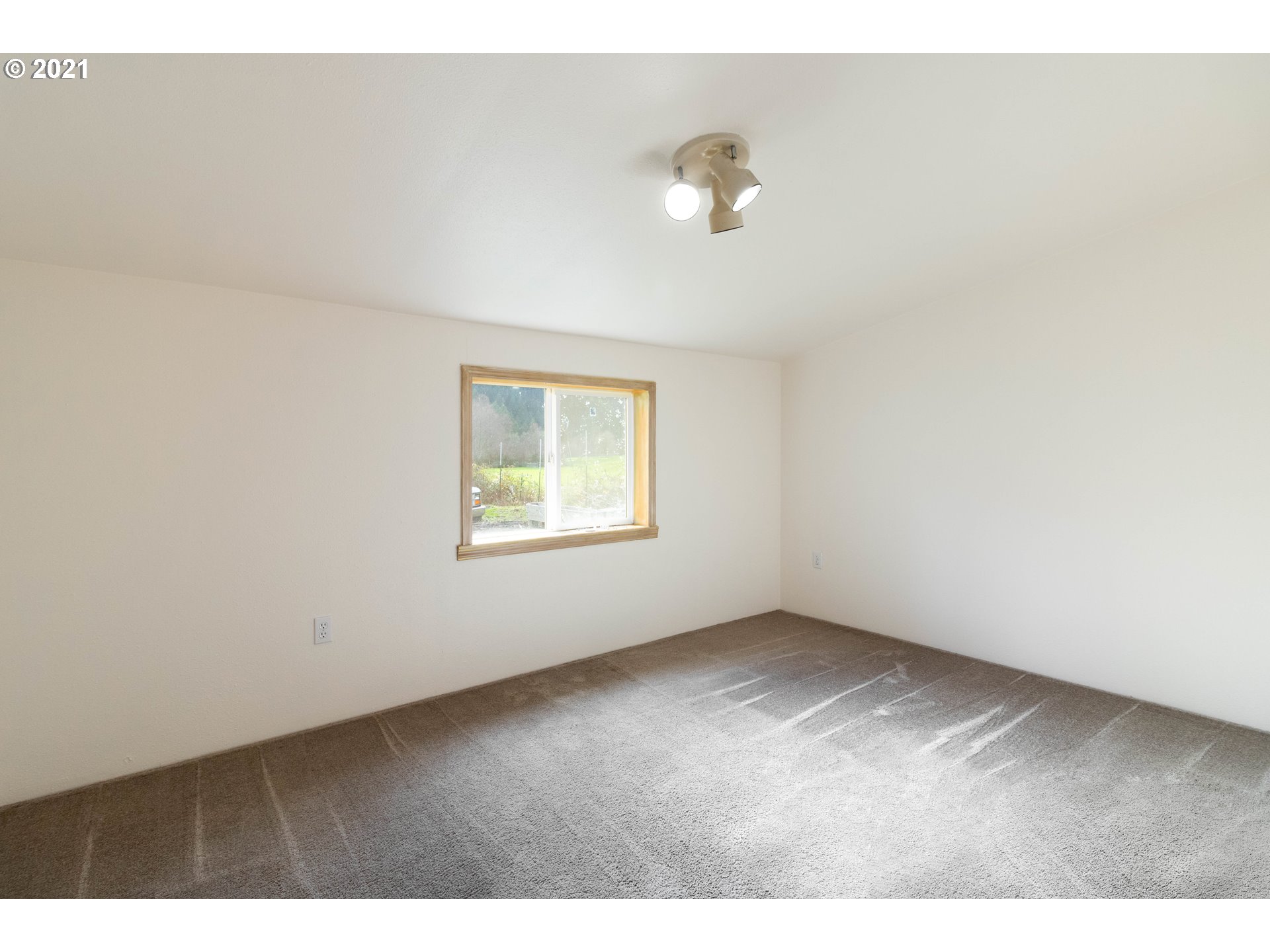 131 Slide Creek Road Myrtle Creek, OR 97457 - Photo 13 of 29 Gallery Image 13
