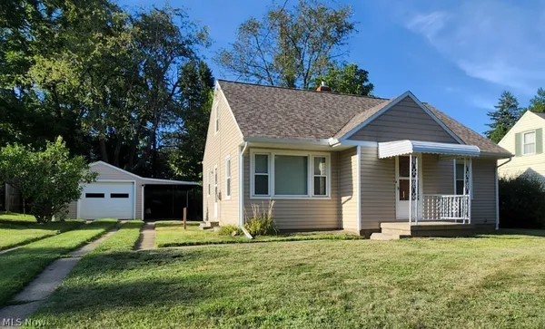 $1,095 | 517 Evans Avenue, Akron, OH 44310