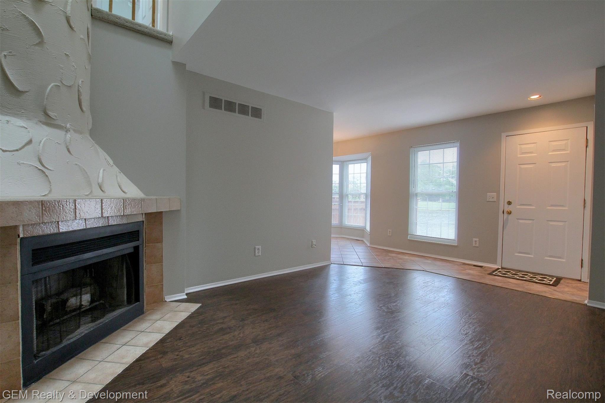 9-Living Room 2nd View.jpg