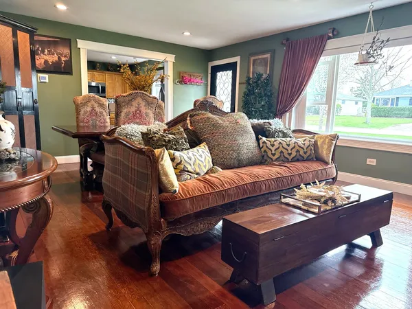 $349,900 | 121 North Marion Avenue, Bartlett, IL 60103