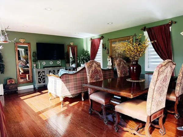 $349,900 | 121 North Marion Avenue, Bartlett, IL 60103