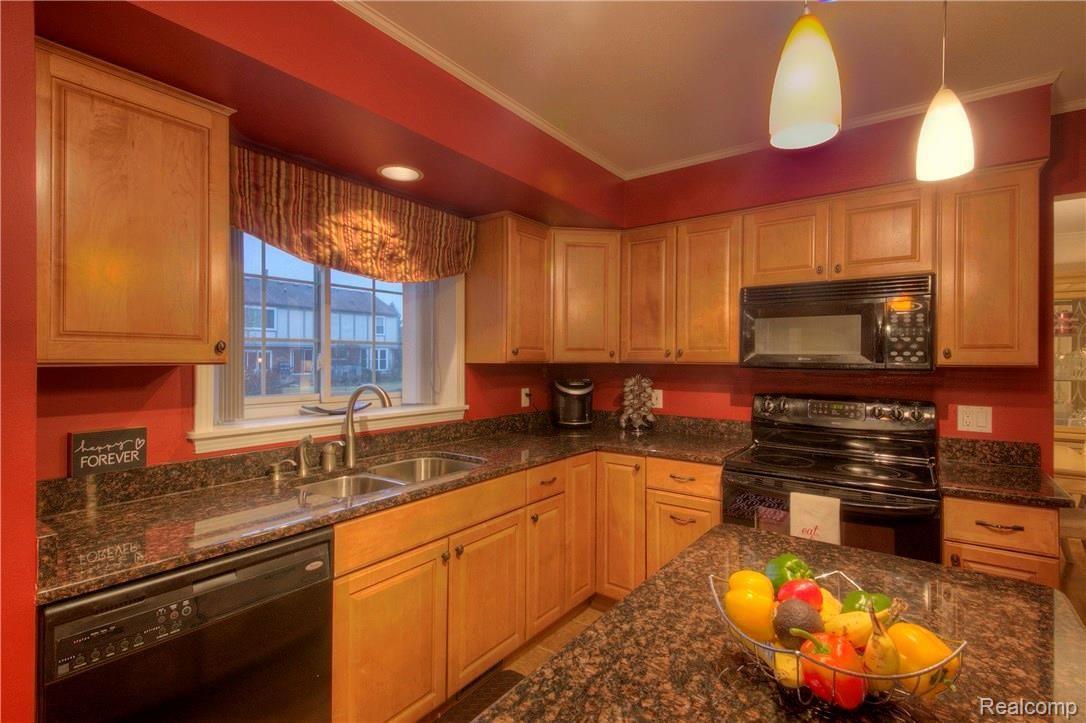 6741 Carlton Road Canton, MI 48187 - Photo 10 of 19 17 Kit.jpg
