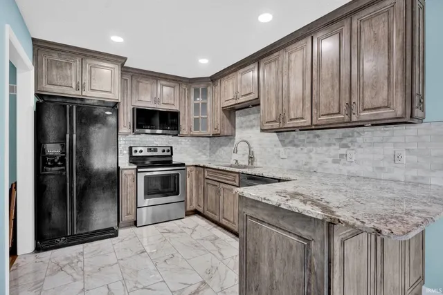 $265,000 | 500 Greentree Drive, Unit 11, Bedford, IN 47421