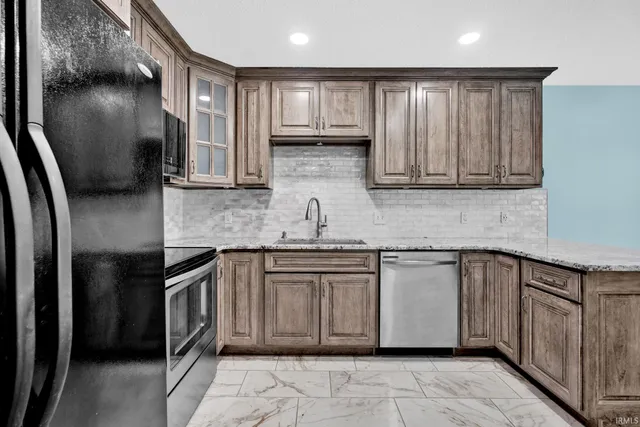 $265,000 | 500 Greentree Drive, Unit 11, Bedford, IN 47421