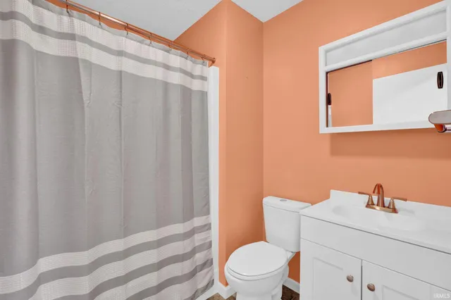 $265,000 | 500 Greentree Drive, Unit 11, Bedford, IN 47421