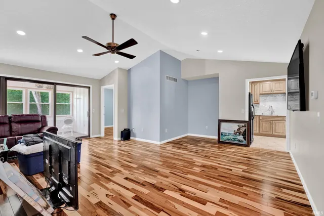 $265,000 | 500 Greentree Drive, Unit 11, Bedford, IN 47421