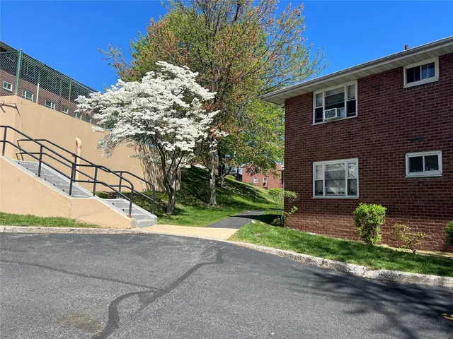 $175,000 | 855 Palisade Avenue, Unit 2E, Yonkers, NY 10703