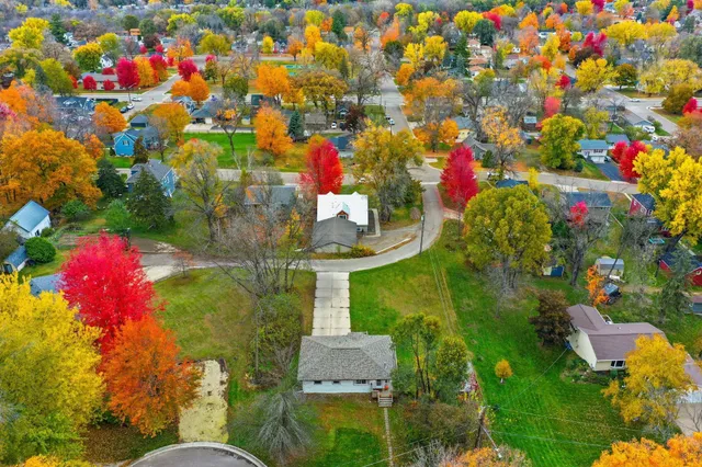 $300,000 | 422 Mill Street East, Cannon Falls, MN 55009