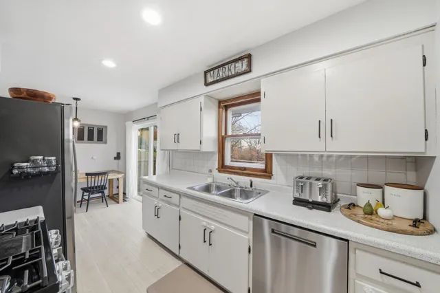 $300,000 | 422 Mill Street East, Cannon Falls, MN 55009