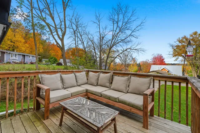 $300,000 | 422 Mill Street East, Cannon Falls, MN 55009