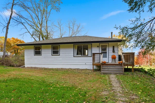 $300,000 | 422 Mill Street East, Cannon Falls, MN 55009