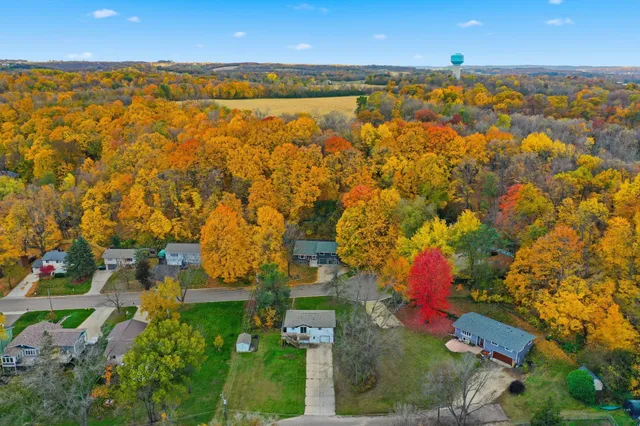 $300,000 | 422 Mill Street East, Cannon Falls, MN 55009