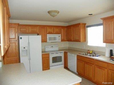 45784 Rathmore Drive, Unit 265 Macomb, MI 48044 - Photo 4 of 15 KITCHEN.jpg