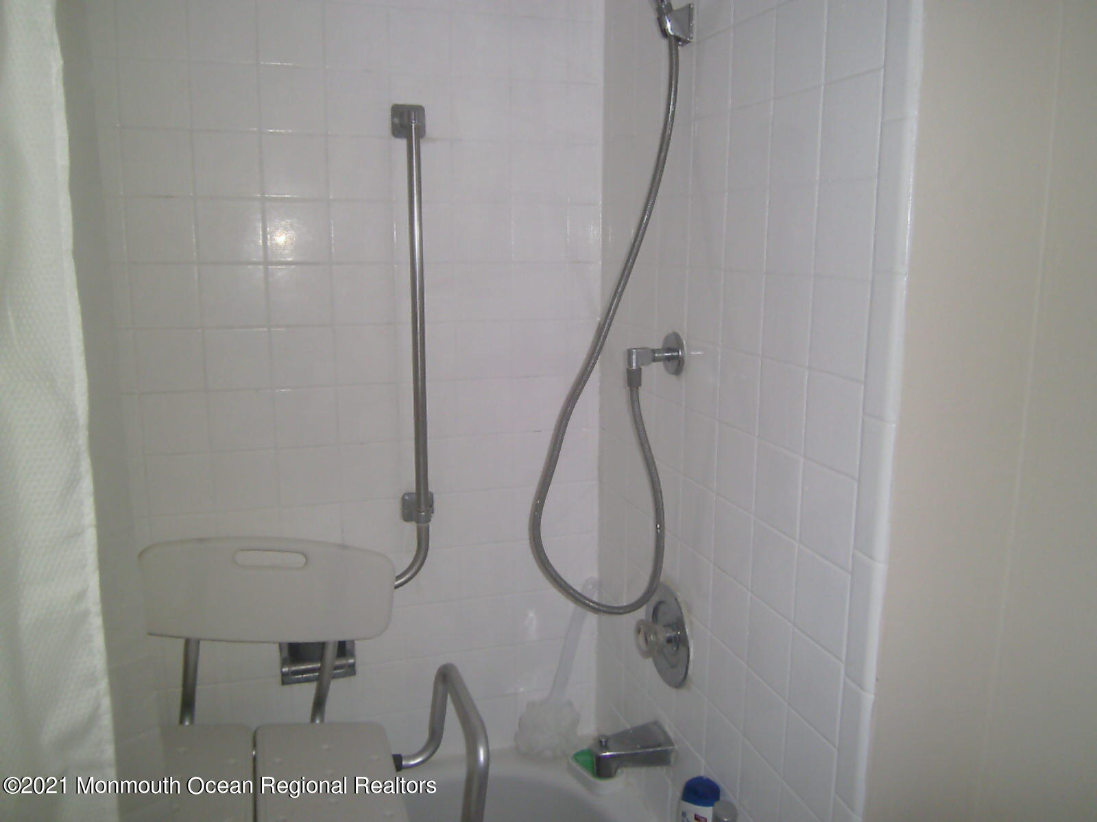 41 Meadow Green Circle, Unit E Manalapan, NJ 07726 - Photo 7 of 9