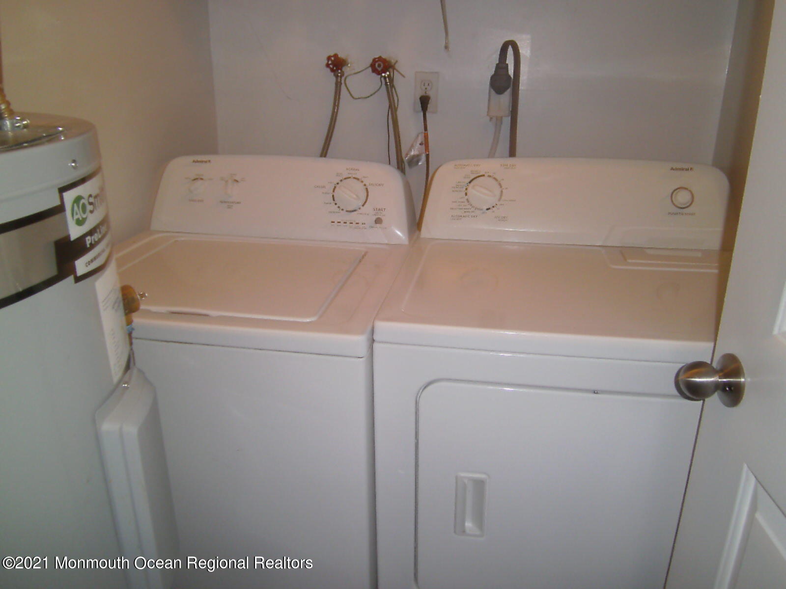41 Meadow Green Circle, Unit E Manalapan, NJ 07726 - Photo 8 of 9 a close up of a sink