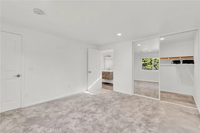 a view of utility room