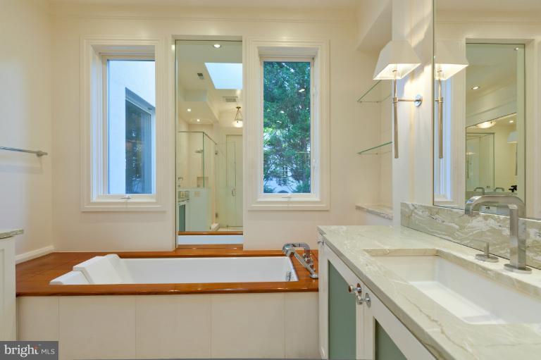 2738 Chain Bridge Road Northwest Washington, DC 20016 - Photo 14 of 22 Bath (Master)