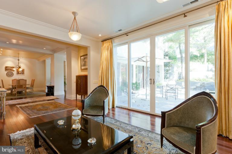 2738 Chain Bridge Road Northwest Washington, DC 20016 - Photo 15 of 22 Living Room