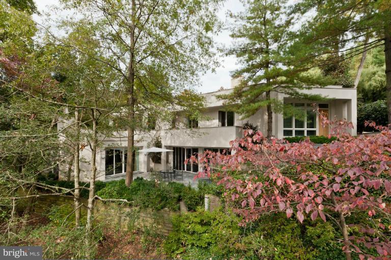 2738 Chain Bridge Road Northwest Washington, DC 20016 - Photo 2 of 22 Exterior (General)