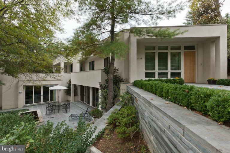 2738 Chain Bridge Road Northwest Washington, DC 20016 - Photo 21 of 22 Exterior (Front)