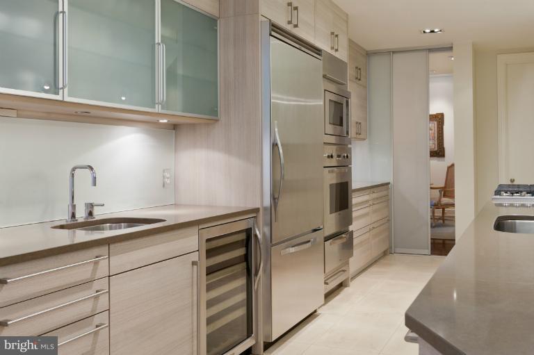 2738 Chain Bridge Road Northwest Washington, DC 20016 - Photo 4 of 22 Kitchen