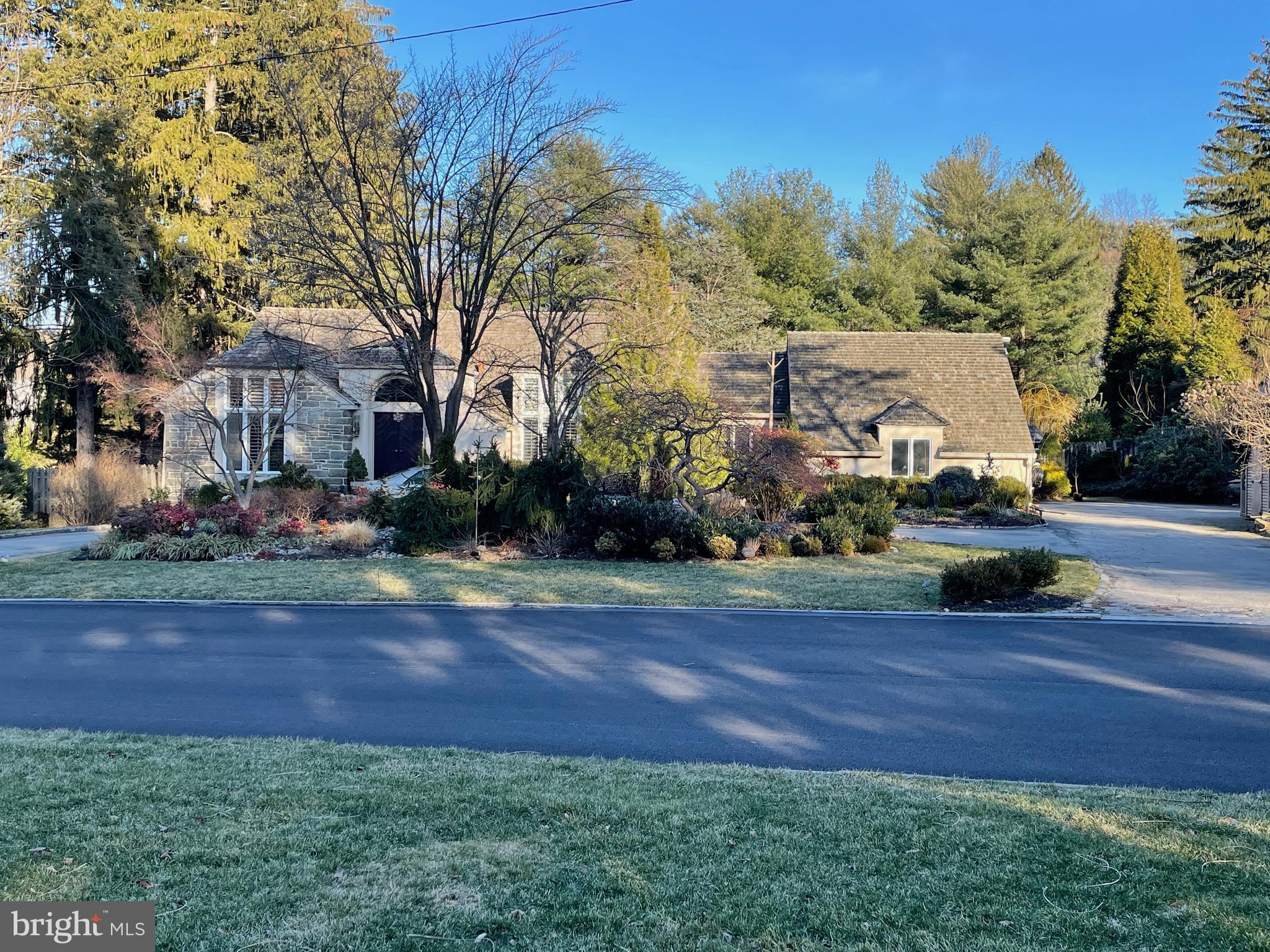 1223 Pinewood Road Villanova, PA 19085 - Photo 3 of 38