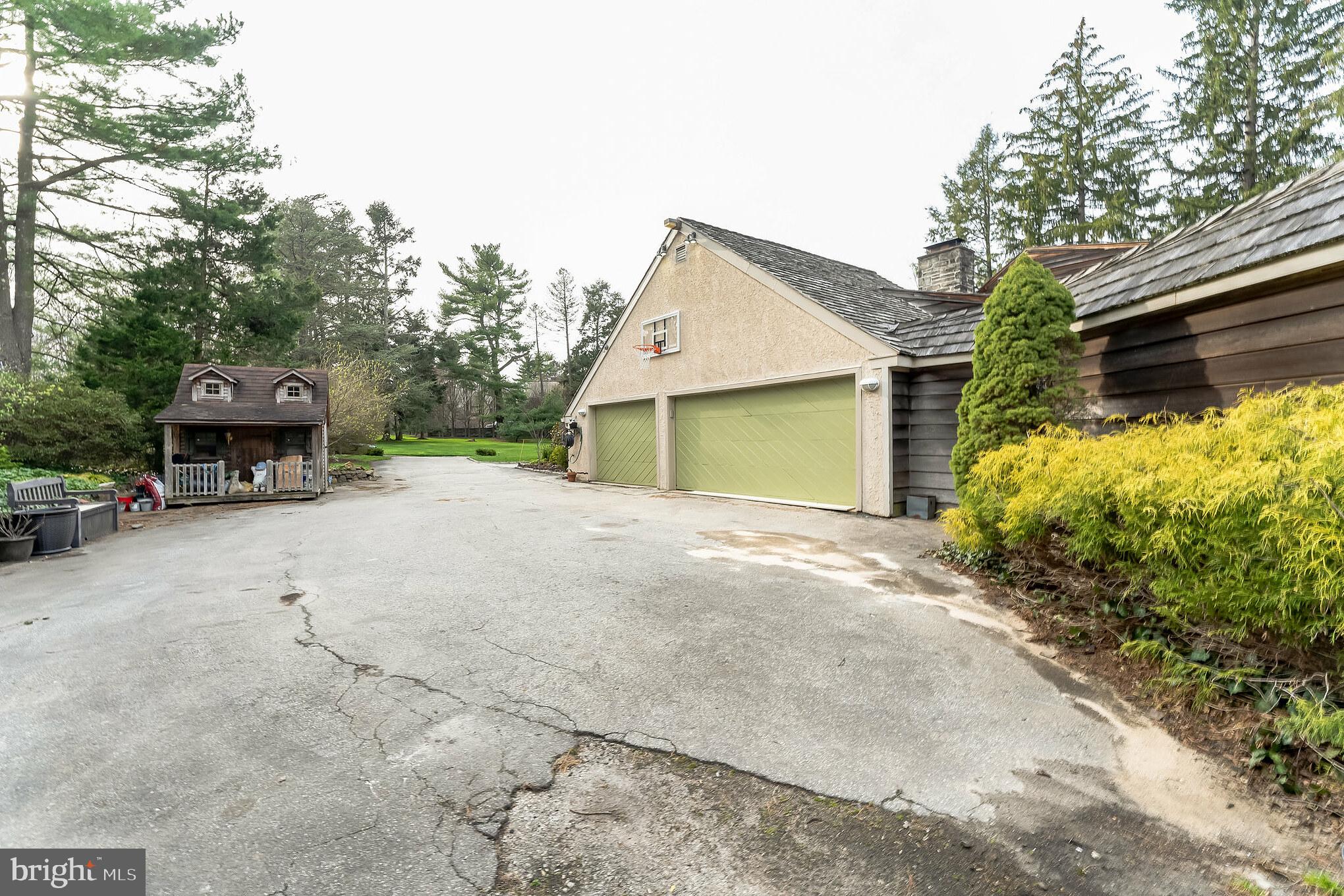 1223 Pinewood Road Villanova, PA 19085 - Photo 5 of 38