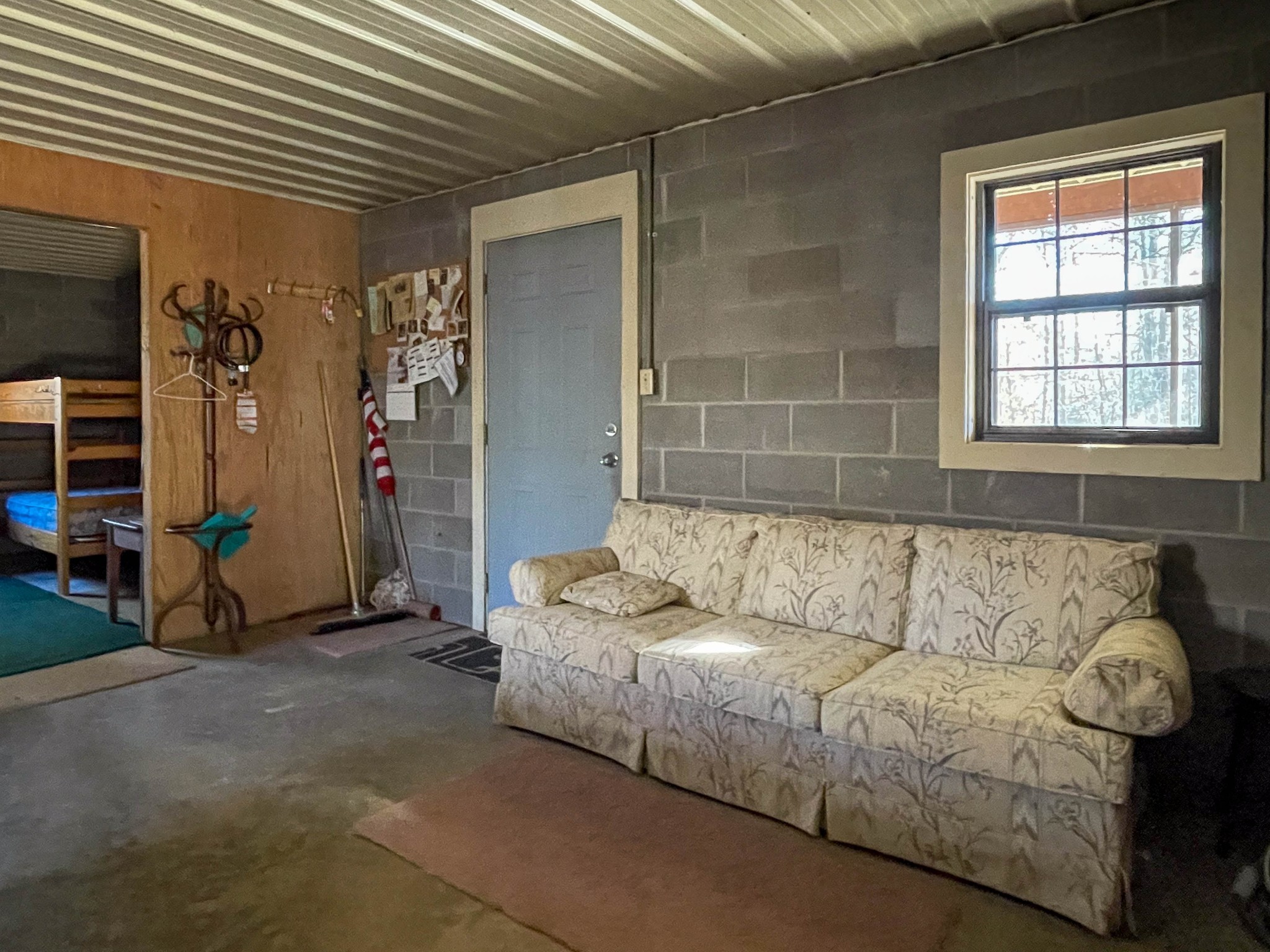 1722 Park Road Holladay, TN 38341 - Photo 40 of 52 a living room with furniture and a window
