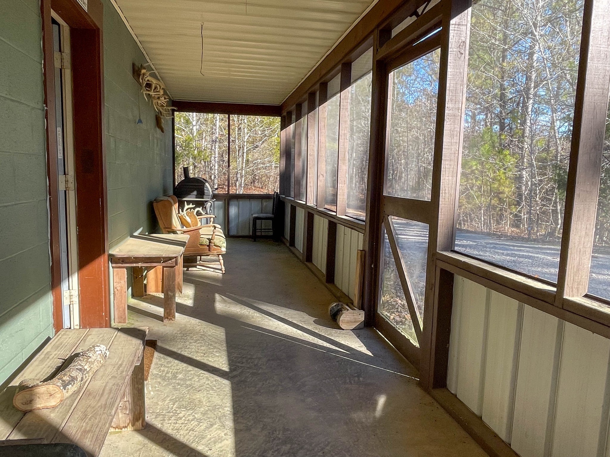 1722 Park Road Holladay, TN 38341 - Photo 45 of 52 a living room with furniture and a window