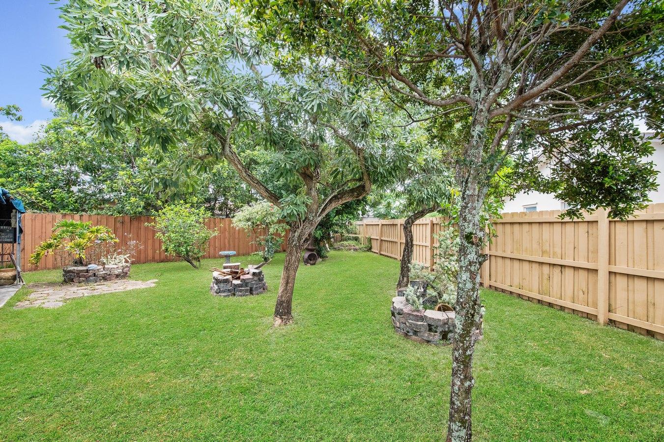 9656 Kenilworth Court Boca Raton, FL 33428 - Photo 3 of 9 Yard