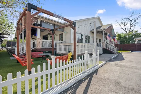 $455,000 | 2618 Enclave At Shady Acres Court, Houston, TX 77008