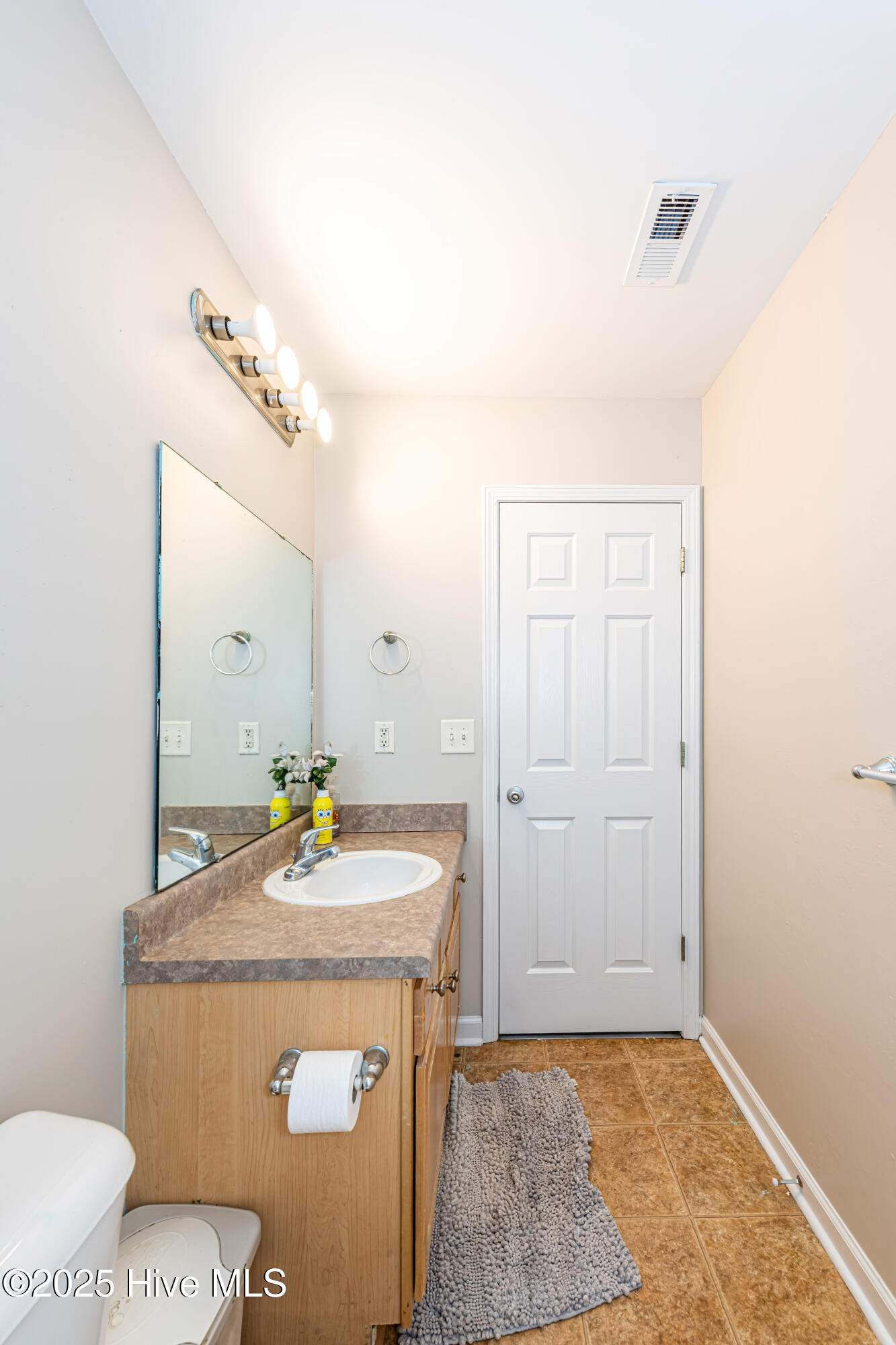 472 Comfort Road Richlands, NC 28574 - Photo 27 of 42 Hall Bathroom (3 of 3)