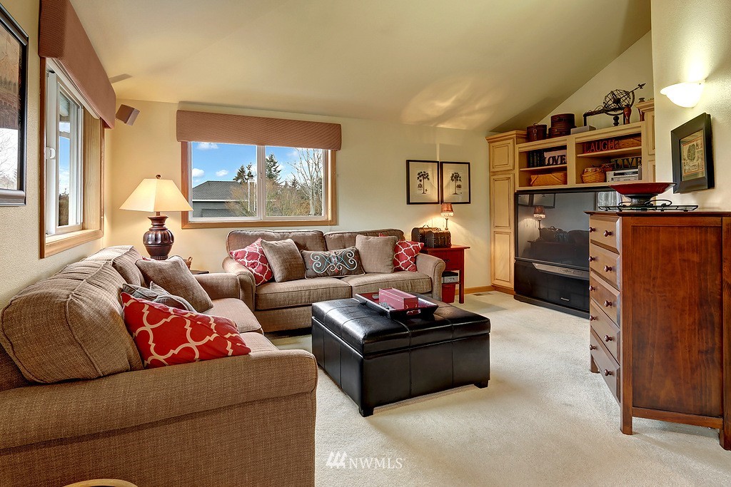 24609 Southeast 45th Way Issaquah, WA 98029 - Photo 14 of 25